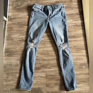 Women’s hollister Jeans Sz 5S 27”W x 26”L Mid Rise